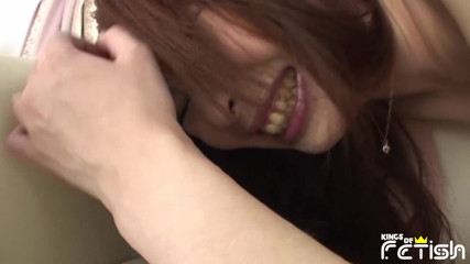 Pure Japanese adult video ( JAV): Chuda Japonka dostaje swoją cipkę pięścią i zerżnięta dużym dildem...
