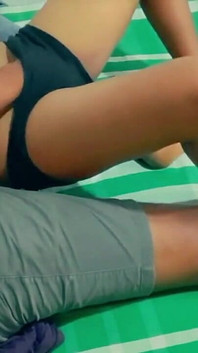 Nevlastní syn a nevlastní máma sdílejí postel nahou zábavu v sekretářce v ložnici