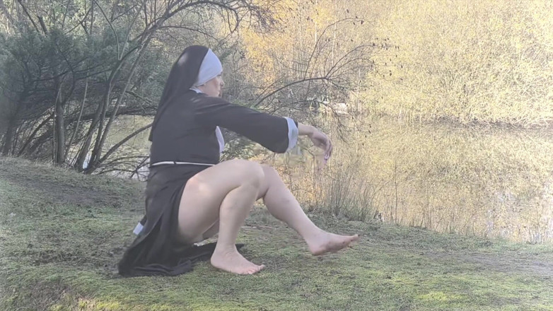 Kylie Britain Adventures: Nun Kylie pancut bersama