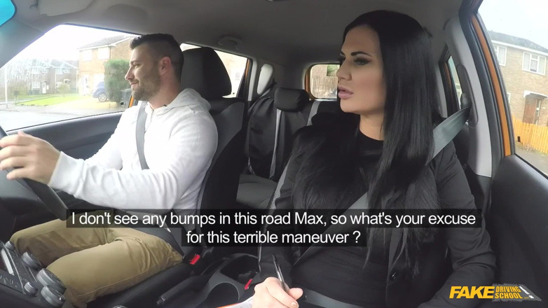 Fake Driving School: โรงเรียนสอนขับรถปลอม - Jasmine Jae สาวผมสีน้ําตาลแดงสุดฮอตโชว์แม็กซ์ในรถและดึงเขาให้เย็ดท่าหมา