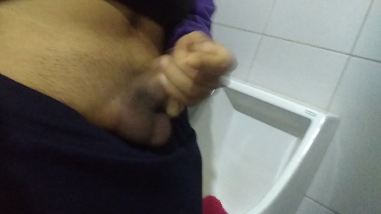 AlexAlejandro13: Public Restroom