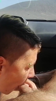 Um boquete rápido em nosso carro