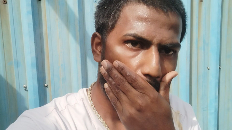 KUMBHA MANOJ KUMAR: Xhard, réalisateur gay indien, tourne une vidéo en plein air