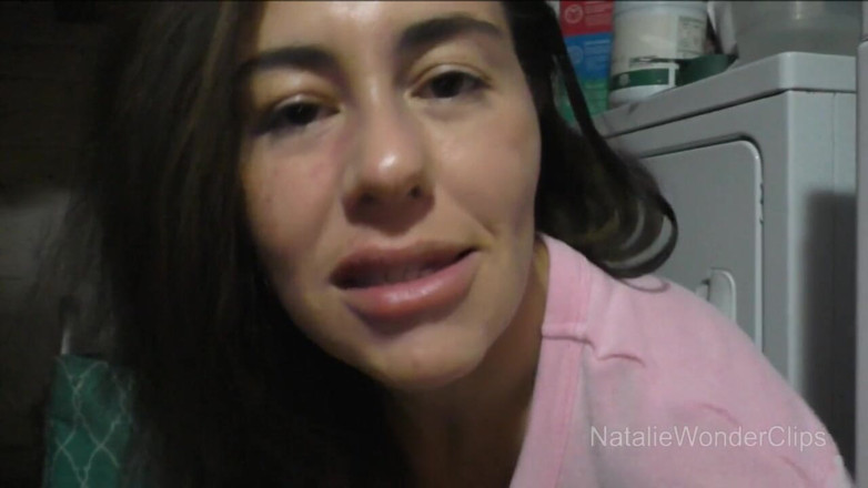 Natalie Wonder: kapre dhone ke kamre men sauteli mammi ka saamna karna...