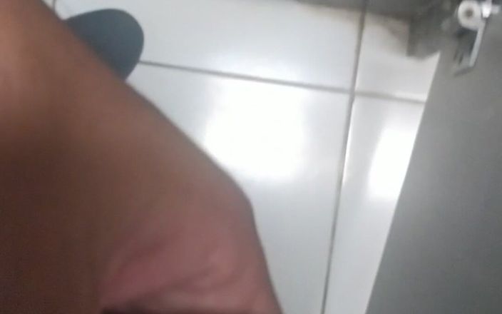 Big Dick Red: Straight Boy Growing His Dick in the College Bathroom.
