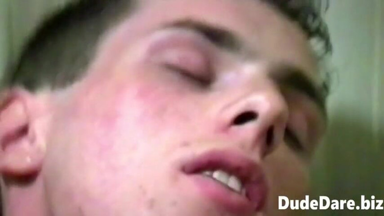 DudeDare: Гей чувак пристрасно радує себе