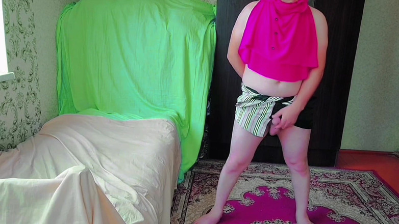 Kitty_Cross: Adorable mariquita ajustando la diadema con ríe chica