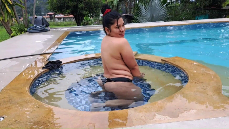 Jocelyn: Mi accende vedere la mia matrigna nuda tra la doccia