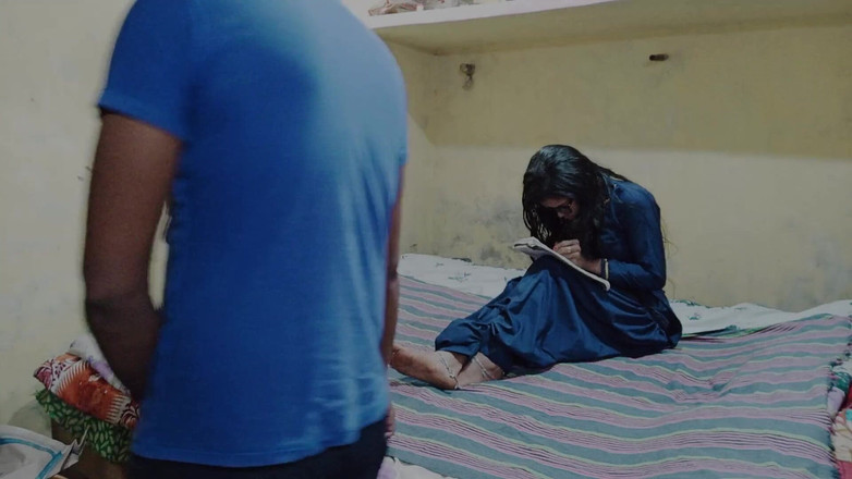 Hindi-Sex: Красивая индийская девушка скачет на члене после траха раком