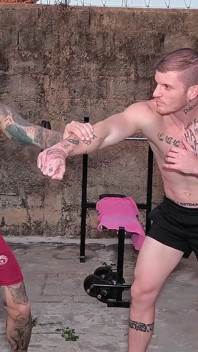 Trening między przyjaciółmi kończy się bractwem