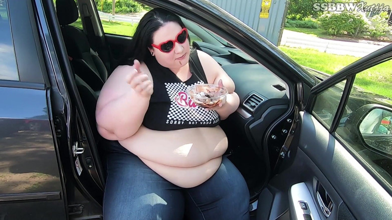 Xutjja: Eating Ice Cream in the Car