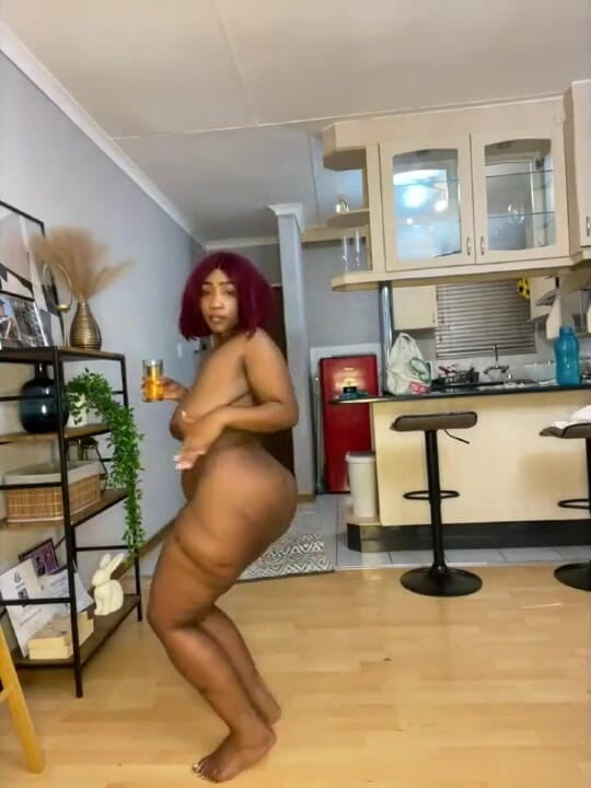 Legendary Booty Overdose: Ebony BBW Stripteasing, Twerking &amp; Squirts