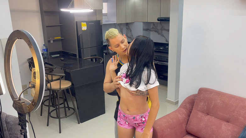 Sara Case: Moje malá nevlastní sestra chce být influencer a já nakonec...