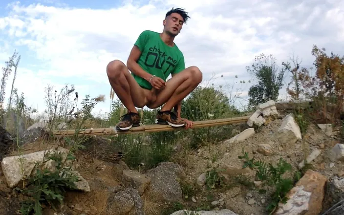 Idmir Sugary: Middle Eastern Twink Outdoor - Cumshot on Hand