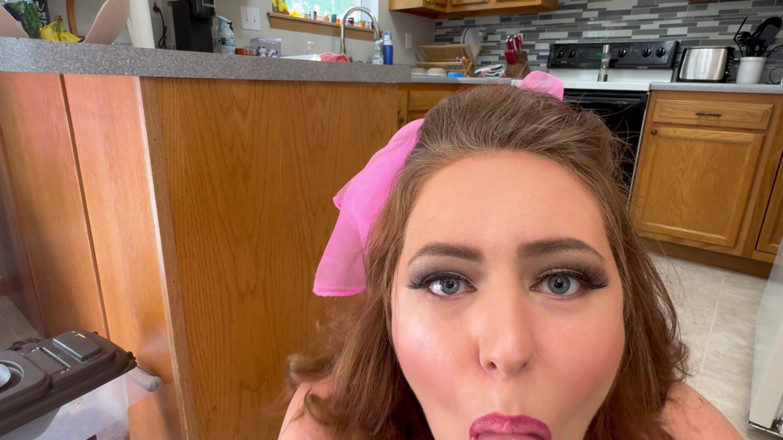KinkyKatie: แม่น่าเย็ดตัวใหญ่สวยทําให้ลูกเลี้ยงชายขี้เงี่ยนน้ําแตกหลังจากล้างจาน - สอนชักว่าว - Kinky Katie