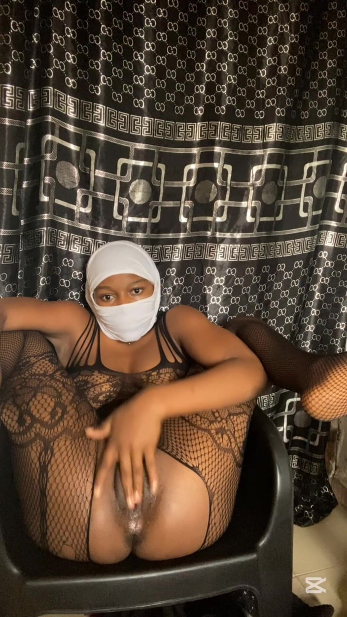 Slipperyblackgirl: Todos saúdam a buceta cremosa que me fez querer mais