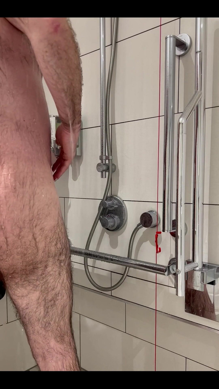 Djdavexxx: Gruby kutas i owłosiony tyłek prysznic