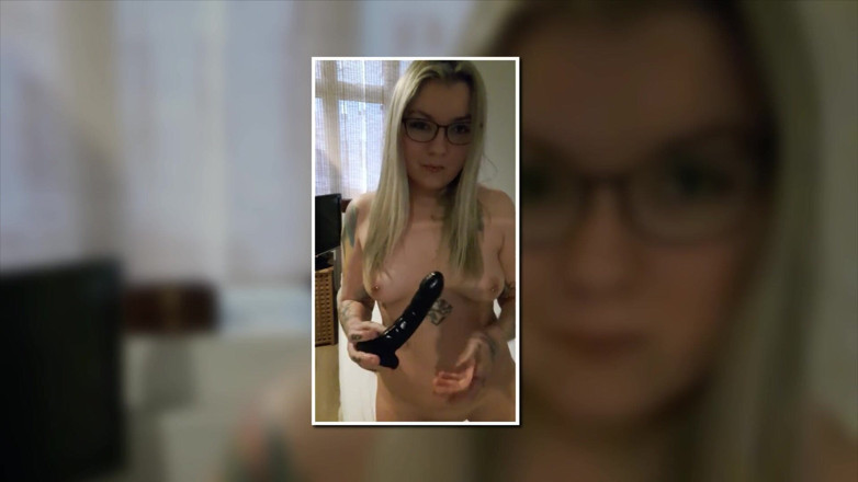 Mille Frost: Danish Mille Frost melancap dengan dildo hitam