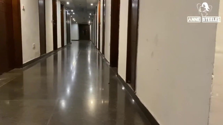 Anne Steele: Întâlnire cu un străin la hotel - noapte întreagă