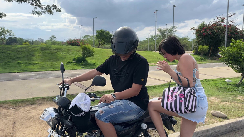 ManuelaAlvarez: Pria asing ini mengajakku ke rumahnya untuk ngentot habis-habisan di...