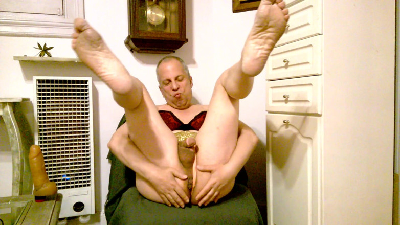 Dildo Man and Cross Hard Sex: Ich spiele mit einem bh und einem dildo in meinem...