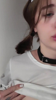 Niegrzeczna Przyrodnia Siostra Rucha Swojego Przyjaciela, Aby Go Spust W Jej Cipce Przed Pracą - Alina Sins