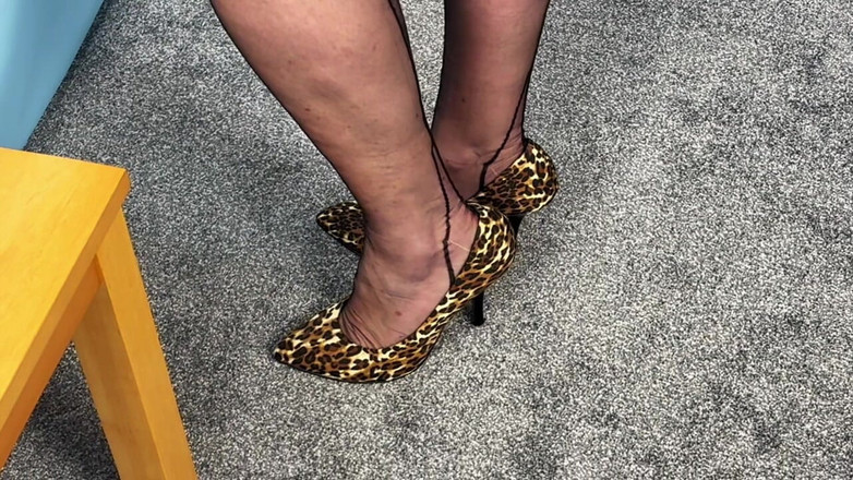 Aunty Sandra vintage girdle queen: Vgq7 阿姨桑德拉穿着她无法穿的衣服