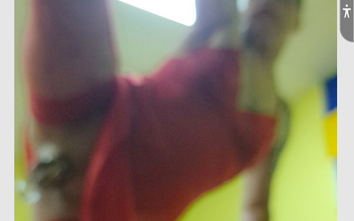 Djini: Djini quer pau muito bom na minha boca e bunda