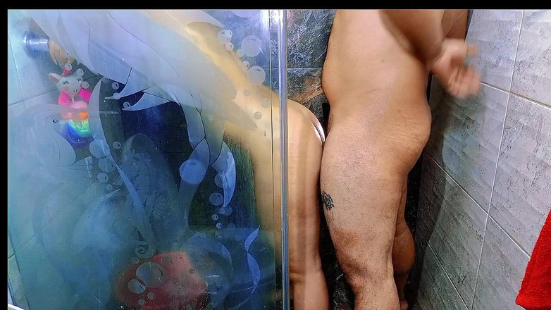 ADYgirls: Onder de douche met mijn stiefdochter