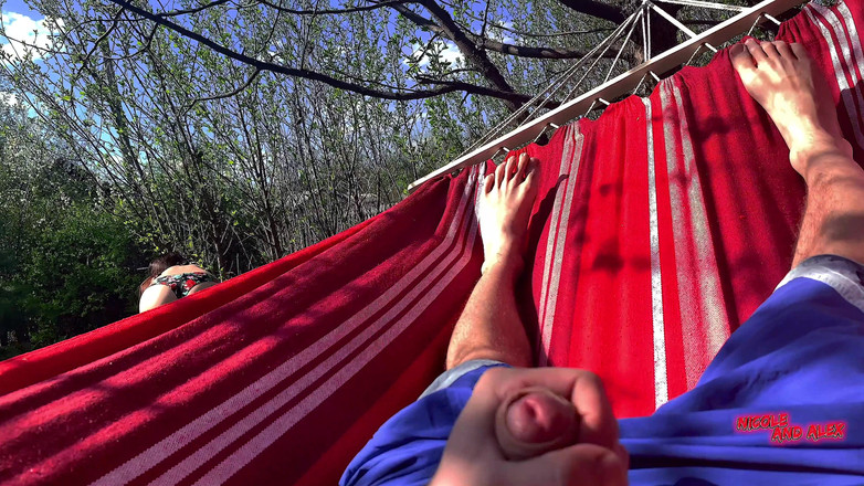 NicoleAndAlex: Il mio fratellastro mi spia e si masturba sul mio...