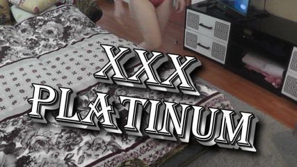 XXX-Platinum: Krásná sexy manželka pozvaná do domu maséra. Masér masíruje nohy,...