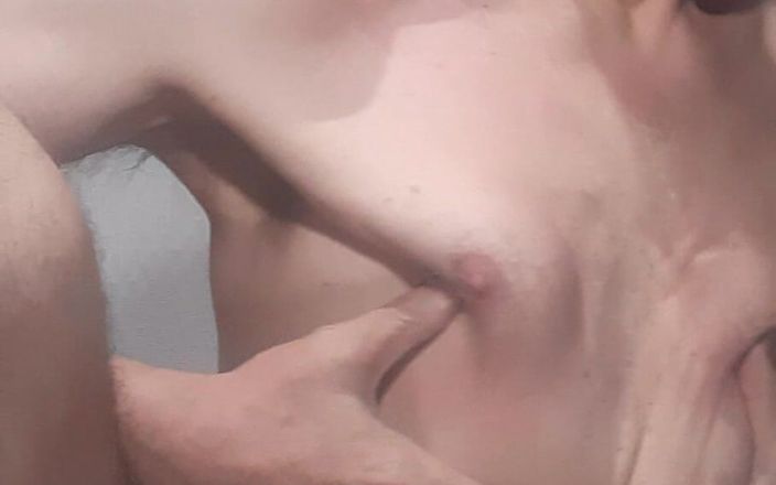 Big uncut hard cock: Zuig me kus Ik lik mijn harde tieten met tepel,...