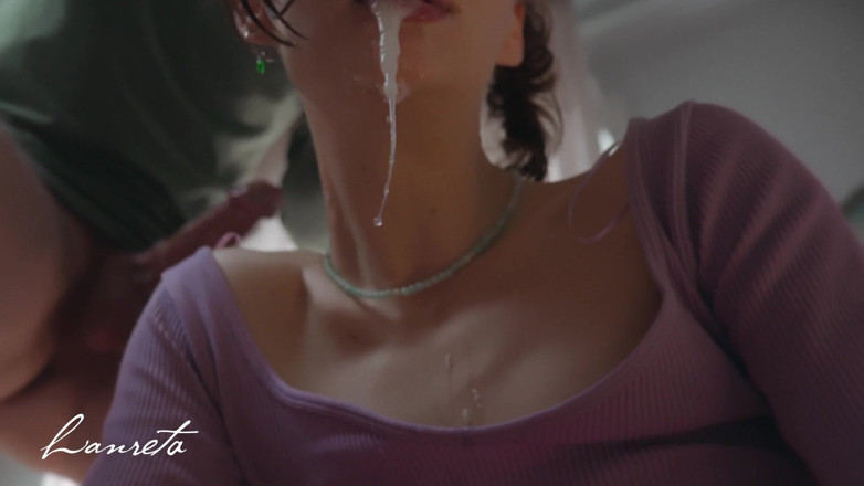 Lanreta: Blowjob teman wanita buatan sendiri. Kongkek muka selamba dan pancutan...