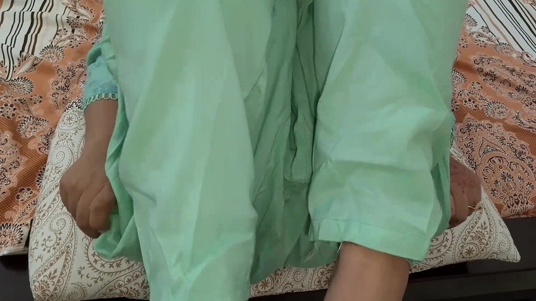 QueenbeautyQB: Occasionalmente indiane Desi Bhabhi chatta con suo marito