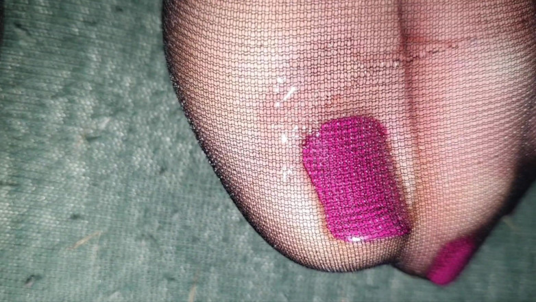 Wife's Nylon: Vyvrcholení na nohy v nylonu # 1