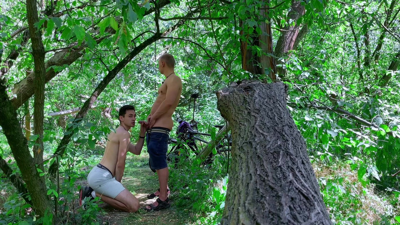 Nick Lewis: Forest Jerk leder till en het sug session med en...