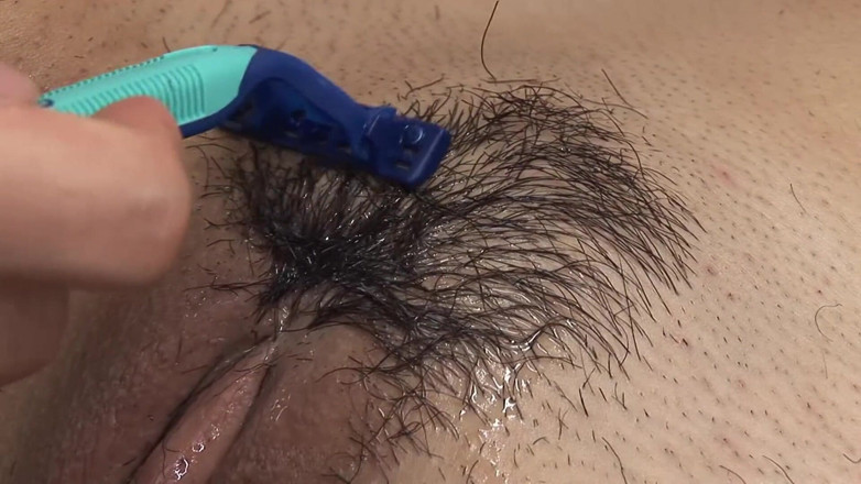 Pure Japanese adult video ( JAV): Japonská tenistka má oholenou kundičku oholenou a uspokojenou třemi staršími...