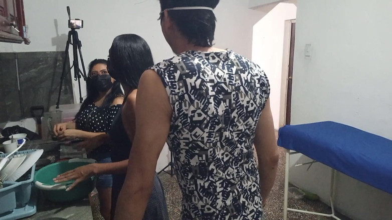 NEGRITA SEXY: 我正在拜访我的邻居,然后我喜欢的男人来让我们病态