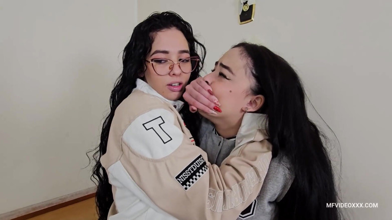 MF Lesbian: จูบของฉันจะปกป้องเธอไว้