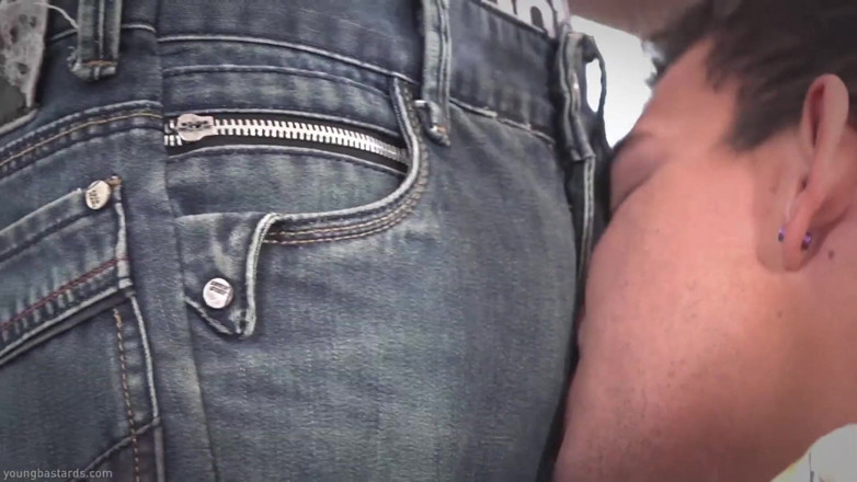Kinky Twink: Đi máy bay để tắm tinh ồ ạt