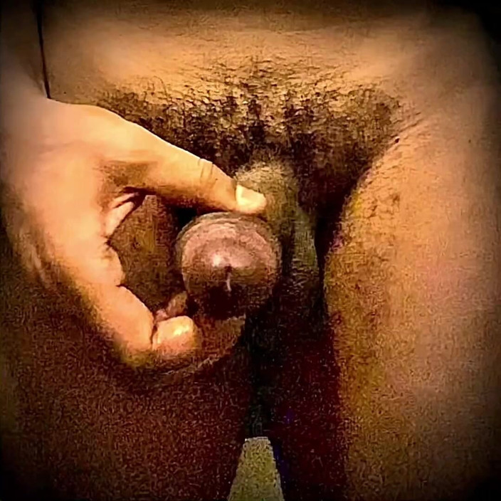 Clay Cock: Gioca con un grande cazzo e lo porta al culmine