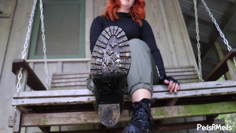 PedsRMeds: Peaches Giantess Kim Showing off Her Boots