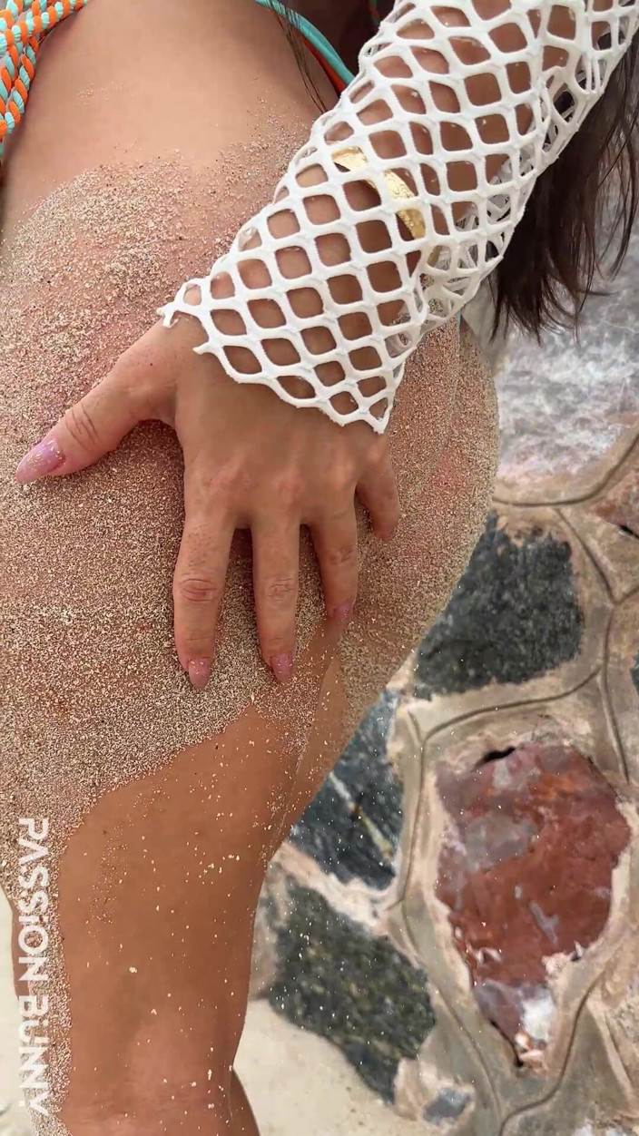 PassionBunny: 해변의 미녀 비키니 쾌락과 섹시한 댄스