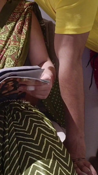 Un jeune garçon desi obessé par les seins de sa tatie