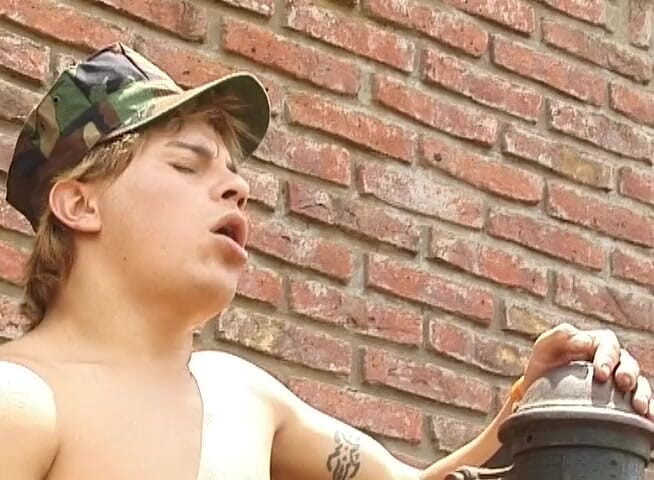 Bareback TV: Askar gay mubaligh panas bersedia untuk dikongkek