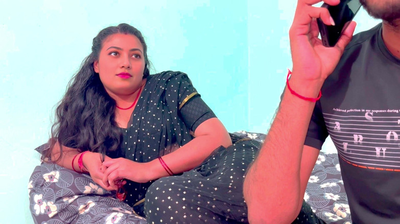 Hotty_ragini: 继母共用一张单人床，让继子开心，完整的印地语音频