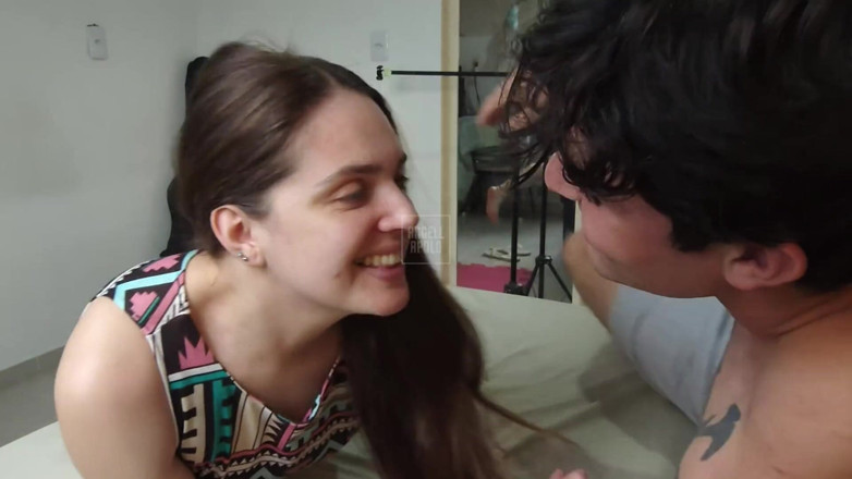 Angell Apolo: Pasangan muda berkongkek secara rahsia pada waktu petang semasa makan...