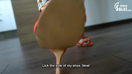 Czech Soles - foot fetish content: Pov escravo de pé em uma coleira para sua cruel...