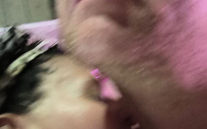 HerculesnVENUS: Hra Tounge dostala sexy líbání se všemi Tounge, které dostali