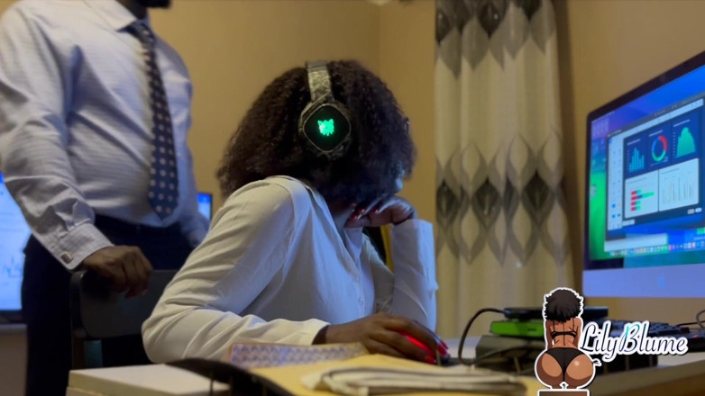 Afrocummy: Eu sempre quis foder meu supervisor e deixá-lo me criar...